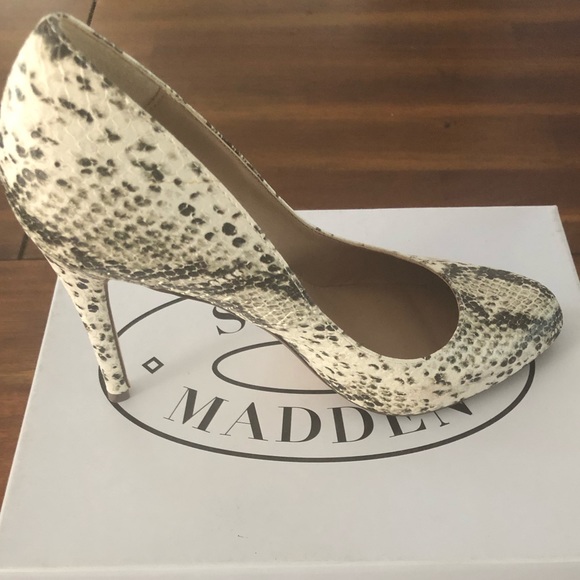 Steven Madden snake skin heels - Picture 3 of 6